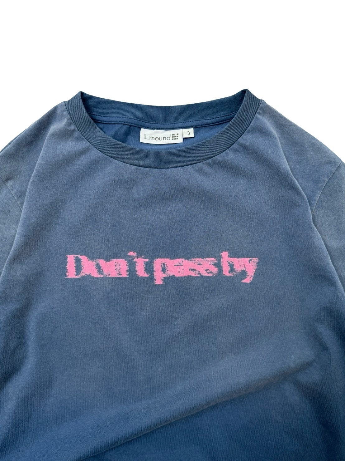 Motion Logo T-shirt "Don't pass by" White / Sun-faded Navy blue