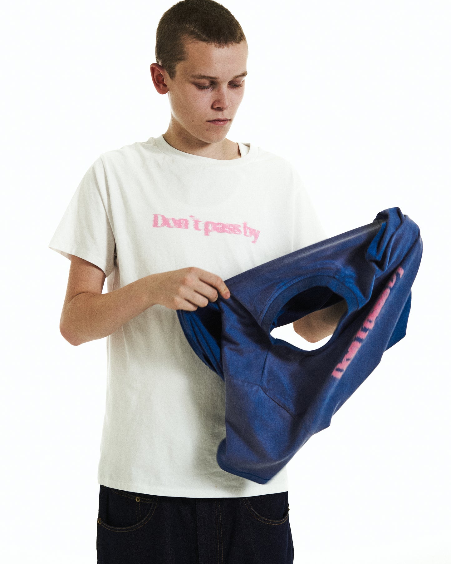 Motion Logo T-shirt "Don't pass by" White / Sun-faded Navy blue